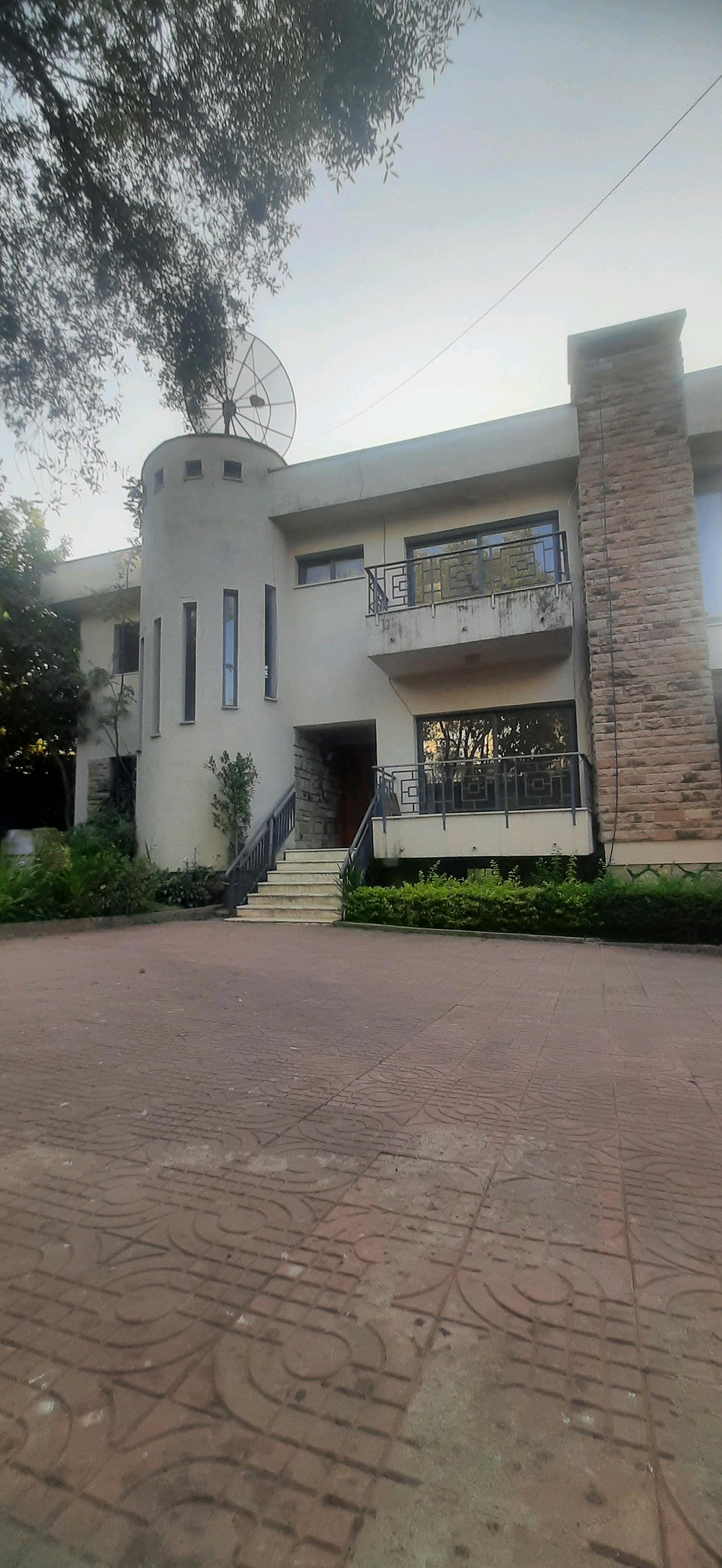 Spacious Commercial Property for Rent in Bole